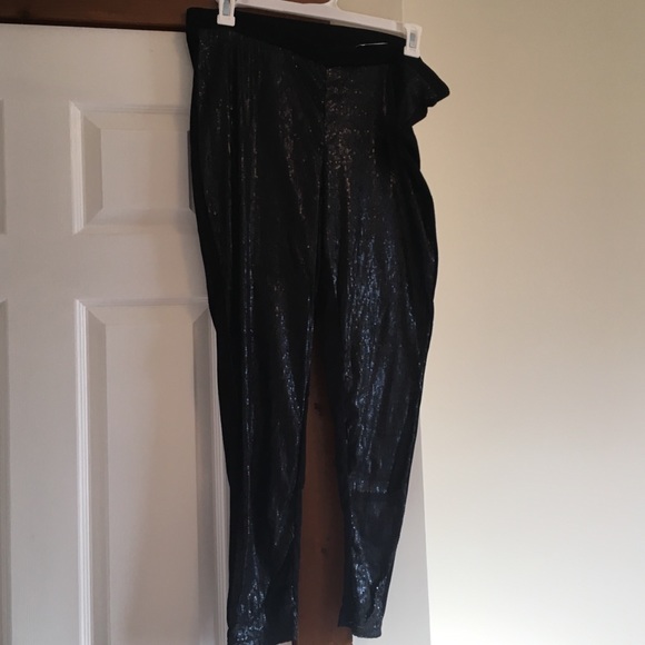 🖤🌟NWT TORRID BLACK SEQUINED LEGGINGS - Size 3 - Picture 3 of 7
